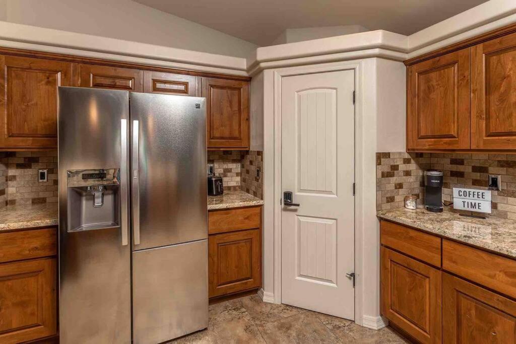 Hot Tub . Spacious . Pets . Central . Boat Parking Lake Havasu City Exterior foto