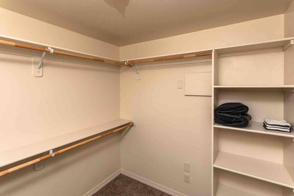 Hot Tub . Spacious . Pets . Central . Boat Parking Lake Havasu City Exterior foto